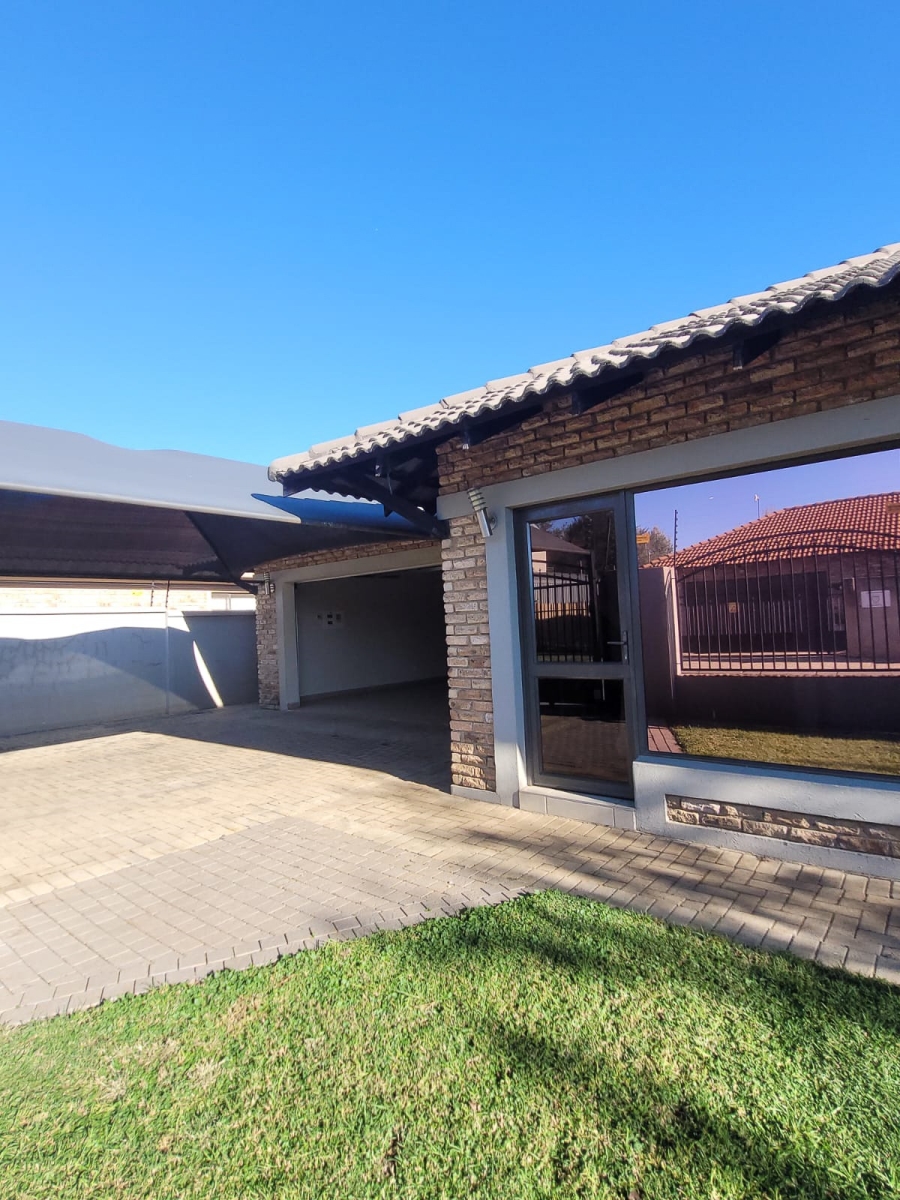 3 Bedroom Property for Sale in Grimbeeck Park North West